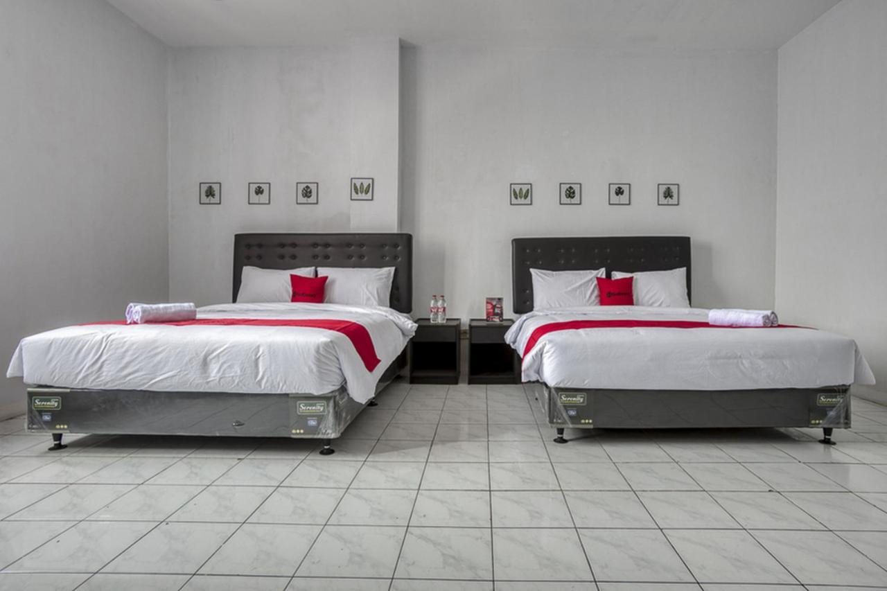 Reddoorz Plus Near Jakarta Kota Station Exterior photo